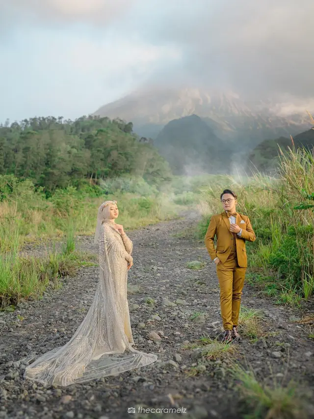 5 Potret Prewedding Danang D'Academy dan Calon Istri di Merapi, Tampil Serasi