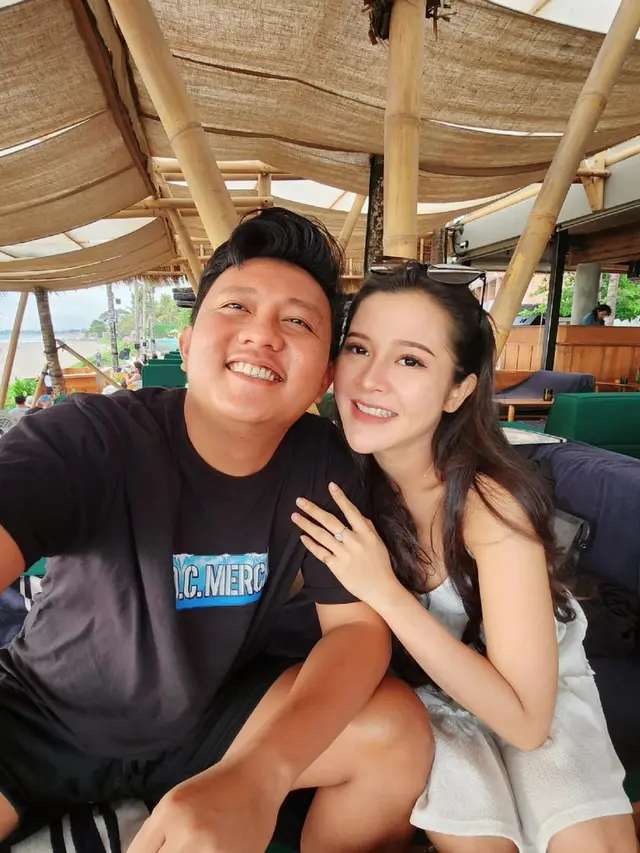 6 Potret Terbaru Bella Bonita Istri Denny Caknan, Salah Satu Anak Kembarnya Meninggal