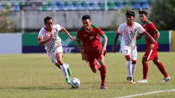 Pemain Timnas Indonesia U-19, Feby Eka Putra, saat pertandingan melawan Brunei Darussalam pada laga Piala AFF U-18 di Stadion Thuwunna, Rabu, (13/9/2017). Indonesia menang 8-0 atas Brunei Darussalam. (Liputan6.com/Yoppy Renato)