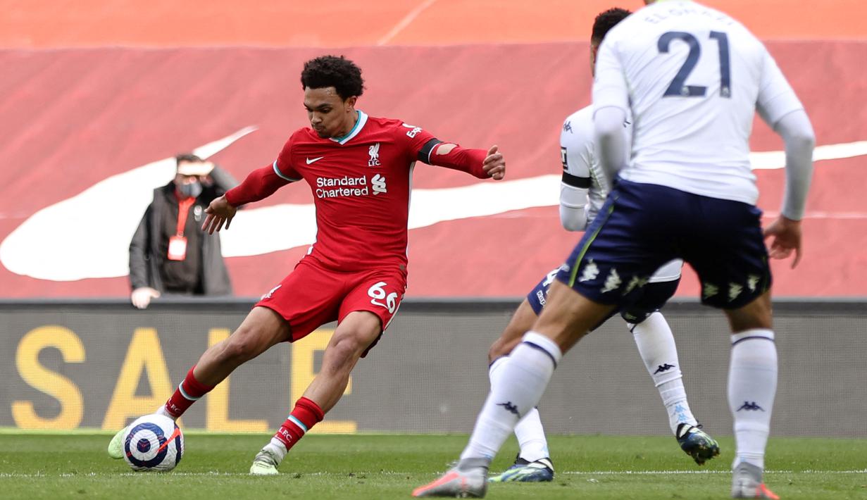 The Reds akhirnya berbalik unggul pada menit ke-90+1 lewat gol Trent Alexander-Arnold, yang memanfaatkan bola rebound hasil tendangan Thiago Alcantara. (Foto: AFP/Pool/Clive Brunskill)