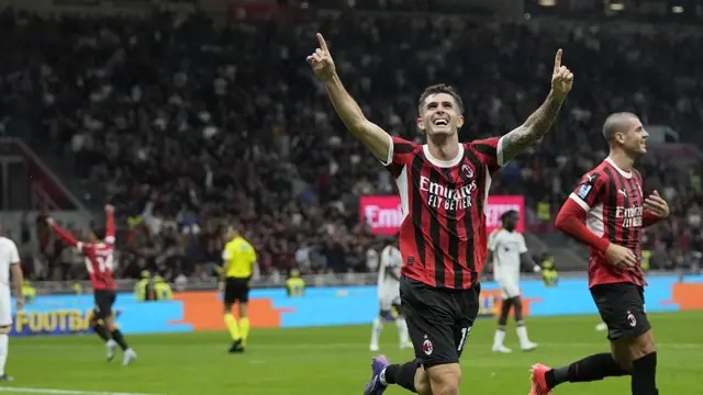 Selebrasi Christian Pulisic dalam laga AC Milan vs Lecce di Serie A 2024/2025, Sabtu (28/9/2024) dini hari WIB. (c) AP Photo/Antonio Calanni