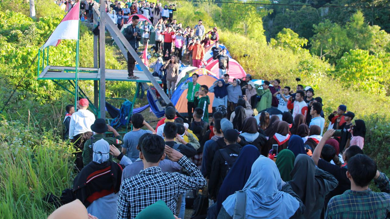 Para pendaki puncak Kebut Pegunungan Gorontalo (KPG) Kecamatan Tilongkabila, Kabupaten Bone Bolango, Gorontalo, menggelar upacara bendera memperingati HUT RI ke-74, Sabtu (17/8/2019) pagi tadi.