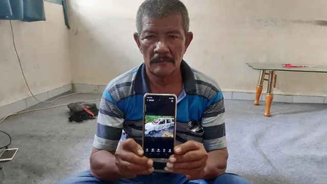 Keluarga pengusaha tepung di Pekanbaru memperlihatkan mobil korban yang ditemukan terbakar di Kabupaten Kampar.