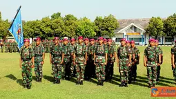 Citizen6, Surabaya: Komandan Resimen Kavaleri -1 Marinir Kolonel Marinir Sarjito, memimpin upacara penerimaan Prajurit remaja di Trian Soepraptono Semarung Ujung Surabaya, Kamis (14/6). (Pengirim: Budi Abdillah)