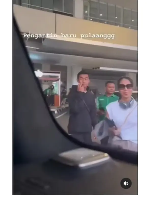 8 Momen Kepulangan Pratama Arhan dan Azizah Salsha Usai Menikah, Disambut Keluarga Besar
