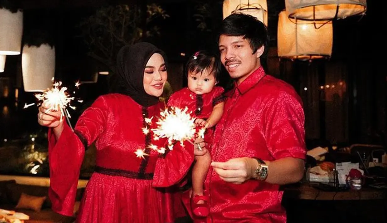 <p>Walaupun di awal pernikahan, Aurel dan Atta sempat bertengkar. Namun pasangan ini berhasil melewati masalah tersebut. [Foto: instagram.com/dickyphotographie/aurelie.hermansyah]</p>