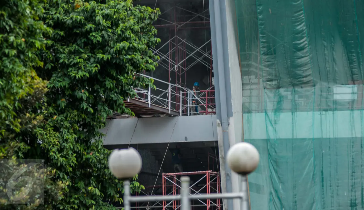 Renovasi infrastruktur olahraga di kompleks Gelora Bung Karno untuk Asian Games tahun 2018 tersebut ditargetkan selesai pada Oktober 2017, Jakarta, Selasa (31/1). (Liputan6.com/Gempur M Surya)