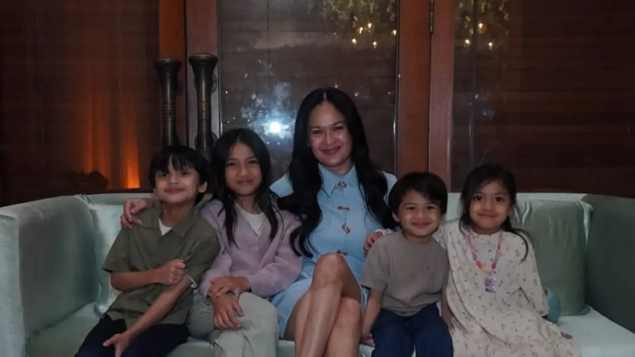 Potret Donna Harun dan Cucu yang Selalu Akrab/ Foto via Instagram @donnaharunofficial
