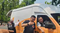 Pengamat Hukum Universitas Andalas, Feri Amsari, di sela peluncuran 'Mobil Ide Rakyat' KedaiKopi, di Sawah Besar, Sabtu (18/11/2023).