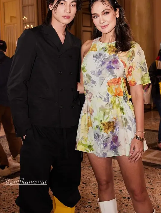 Berfoto dengan aktor Thailand Kanawut Traipipattanapong yang tampil serba hitam, Luna terlihat dengan gaya rambut wetnya. Rambut panjangnya dibiarkan terurai dengan bagian depan yang disisir ke belakang. Menyisihkan sedikit poni terkesan basah. [@lunamaya]