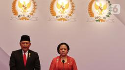 Ketua MPR RI Bambang Soesatyo bersama Ketua DPR RI Puan Maharani memberikan keterangan kepada awak media seusai Pidato Kenegaraan Presiden di Gedung Nusantara, Jakarta, Selasa (16/8/2022). Pidato Presiden Jokowi tersebut disampaikan dalam Sidang Tahunan MPR RI, Sidang Bersama DPR RI dan DPD RI, serta Sidang Paripurna DPR RI tentang Rancangan Anggaran Pendapatan dan Belanja Negara (RAPBN) Tahun 2023. (Liputan6.com/Angga Yuniar)
