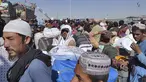 Warga Afghanistan menunggu untuk berjalan melintasi titik penyeberangan perbatasan di Chaman, Pakistan, Selasa, 31 Oktober 2023. (AP Photo/Jafar Khan)