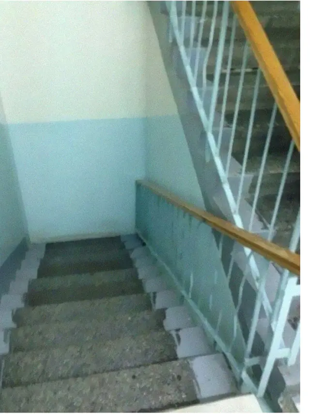 6 Potret Gagal Desain Tangga dan Eskalator Ini Bikin Orang Enggak Bisa Lewat