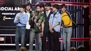 Farandula 40 tidak hanya berkomentar soal pakaian yang dipakai BTS, tapi mereka juga menjelek-jelekan penampilan grup asuhan Big Hit itu. (AFP/Ethan Miller/Getty IMAGES NORTH AMERICA)