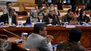 Suasana Rapat Dengar Pendapat (RDP) antara Komisi Kejaksaan dengan Komisi I DPR RI di Kompleks Parlemen, Senayan, Jakarta, Senin (18/4/2016). (Liputan6.com/Johan Tallo)