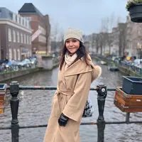 Gaya Outfit Traveling Maia Estianty yang Bisa Jadi Inspirasi untuk Berlibur (Instagram/@maiaestiantyreal)