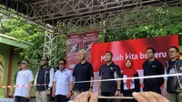 Calon presiden (capres) nomor urut 3 Ganjar Pranowo membuka acara turnamen olahraga Piala Ganjar-Mahfud di pertandingan e-sport Mobile Legend dan turnamen bola basket di Bekasi, Jawa Barat, Sabtu (16/12/2023). (Liputan6.com/Delvira Hutabarat)