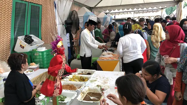 Makanan gratis di Lebaran Betawi 2019