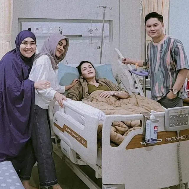 Ayu Ting Ting Terbaring Lemas Idap Tipes