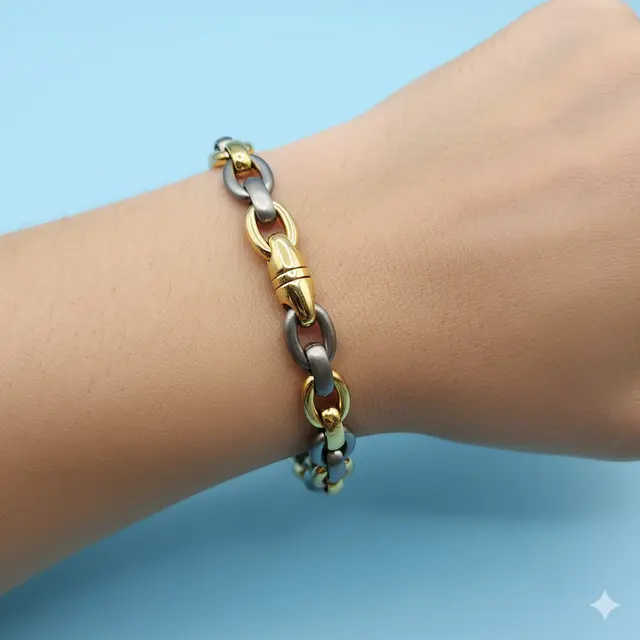 Model Gelang Rantai Emas Kombinasi Titanium untuk Gaya Modern. Gemini