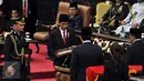 Presiden Joko Widodo saat menyerahkan laporan RAPBN dan Nota Keuangan kepada ketua DPR Ade Komarudin dan Ketua DPD Irman Gusman di Jakarta, (14/8). Pemerintah memproyeksikan pertumbuhan ekonomi nasional pada 2017 sebesar 5,3%.(Liputan6.com/Johan Tallo) 