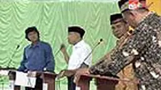 Kedatangan artis Ikang Fauzi yang turut berkompetisi dalam Pilkada Lampung Selatan membuat semarak suasana debat kandidat Sabtu (19/6) malam. Marissa Haque pun sangat antusias mendukung suaminya tampil. 