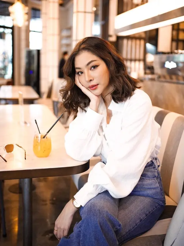 7 Potret Terbaru Faye Malisorn Mantan Kekasih Ivan Gunawan, Kembali Bertemu di Thailand