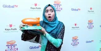 Untuk kedua kalinya selebgram, Ria Ricis mendapatkan penghargaan dari kategori media sosial. Tahun ini, terpilih kembali sebagai Selebgram Favorit Indonesia Kids Choice Awards 2017. (Nurwahyunan/Bintang.com)