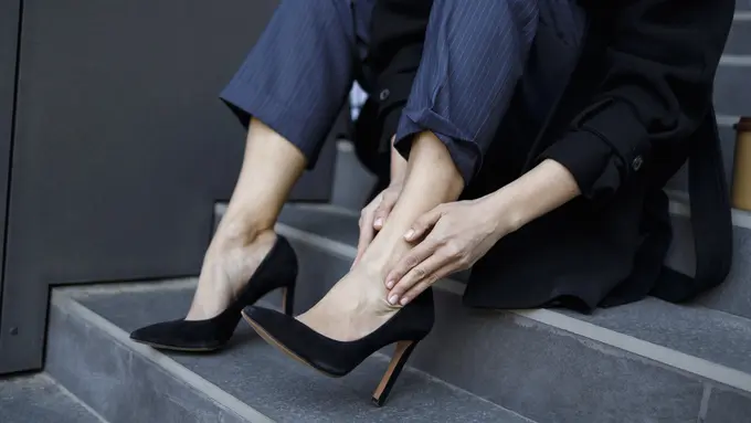 Tumit Kering dan Pecah-pecah? Coba 4 Cara Ini Biar Makin Nyaman Pakai High Heels!