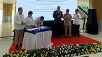 Penandatanganan Perjanjian Induk (Head of Agreement/HoA) dan Nota Kesepahaman (Memorandum of Understanding/MoU) antara PT GMF AeroAsia, PT Bandar Udara Internasional Jawa Barat (BIJB), dan Kementerian PPN/Bappenas, di Bandara Internasional Jawa Barat (BIJB) Kertajati, Senin (21/4/2025). (Dok Kemenko Infra)