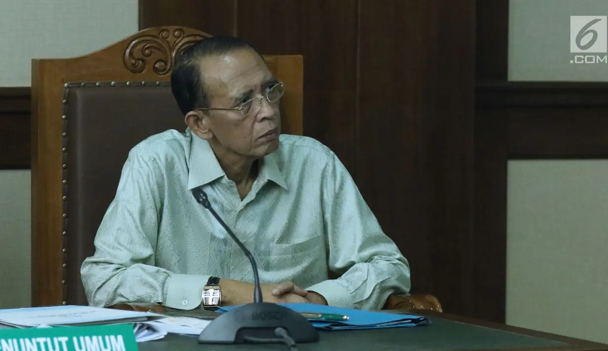 Terpidana korupsi penyelenggaraan ibadah haji 2010-2013, Suryadharma Ali saat menjalani sidang lanjutan Peninjauan Kembali (PK) di Pengadilan Tipikor, Jakarta, Senin (2/7). Sidang beragenda pengajuan bukti dari pemohon. (Liputan6.com/Helmi Fithriansyah)