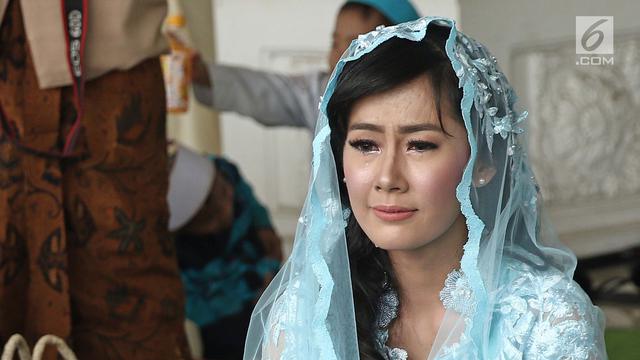 Minta Restu, Air Mata Ardina Rasti Tumpah saat Pengajian Jelang Pernikahan