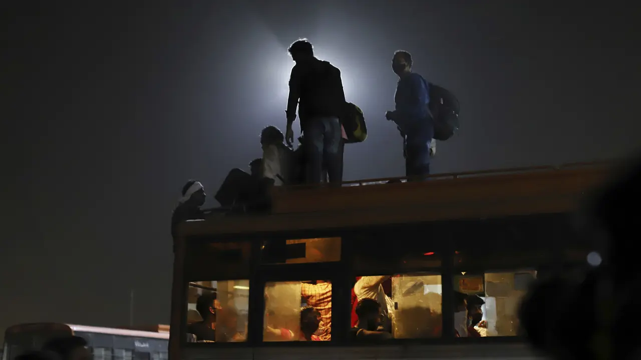 FOTO: Kasus COVID-19 Meledak, New Delhi Berlakukan Lockdown