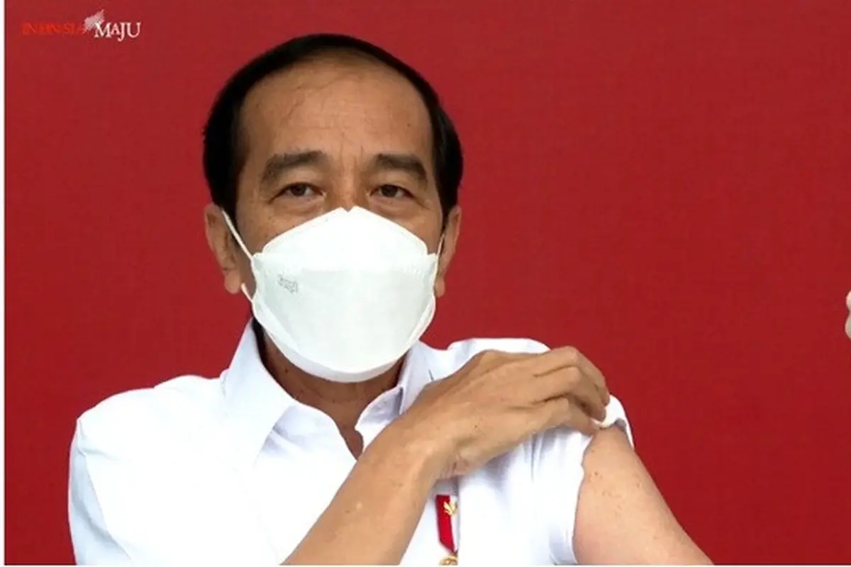 10 Potret Jokowi Lakukan Suntik Vaksin COVID-19 Pertama Buatan Sinovac