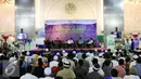 Ratusan jamaah menghadiri Peringatan Nuzulul Quran dengan tema ‘Masuk Syurga Sekeluarga’ di Masjid Istiqlal, Jakarta, Jumat (3/7/2015). Dalam acara tersebut diluncurkan “Gerakan Jakarta Mengaji”. (Liputan6.com/Helmi Afandi)