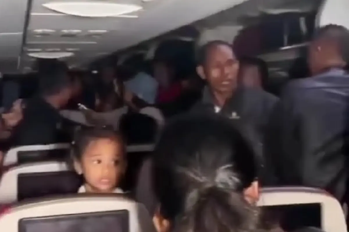 Batik Air Minta Maaf Usai Insiden Mati Lampu dan AC di Penerbangan Makassar-Jakarta