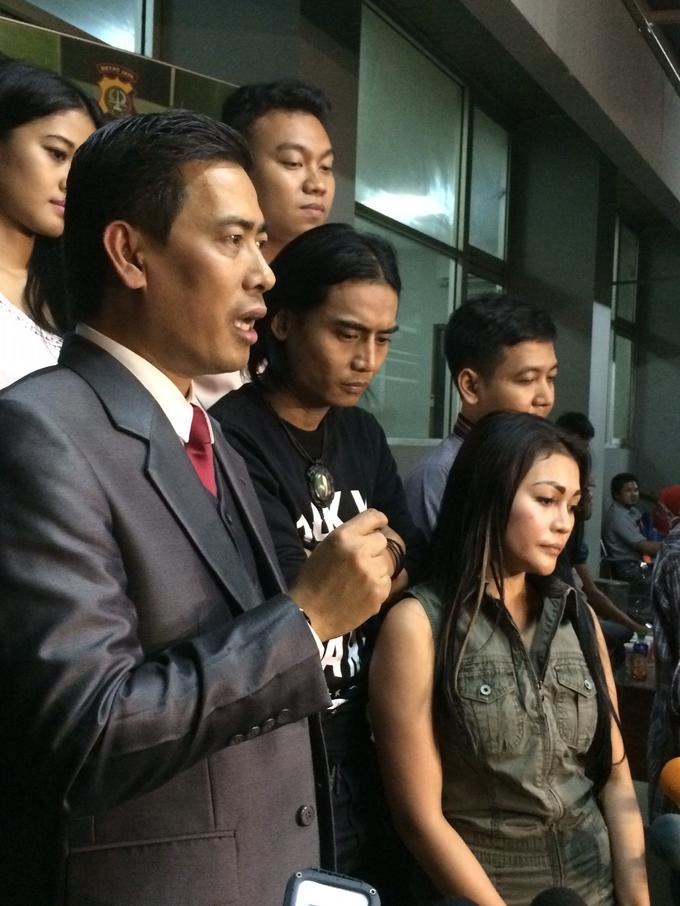 Alasan Penghinaan, Charly Van Houten Pidanakan Rere Regina - News