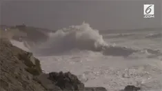 Badai Ophelia adalah badai langka yang terjadi di Irlandia dan Inggris.