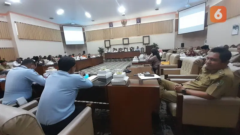 Rapat gabungan antar instasi dan lembaga  membahas pengajuan pembentukan BNNK di gedung DPRD Banyuwangi. (Hermawan Arifianto/Liputan6.com).