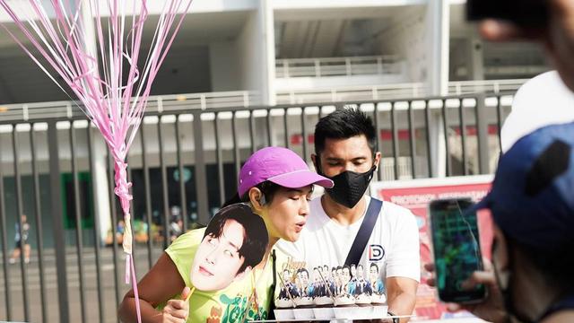 7 Potret Kejutan Ulang Tahun Dian Sastrowardoyo, Dapat Hadiah Spesial dari Suami