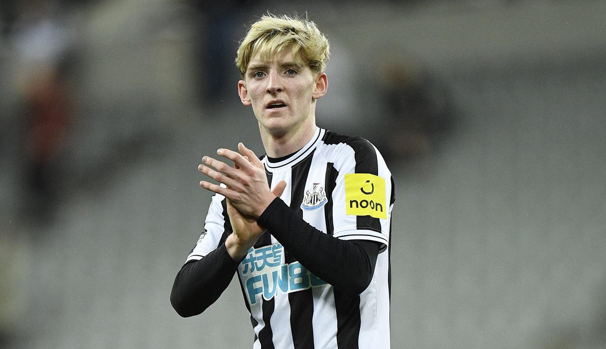 Ekspresi pemain Newcastle United, Anthony Gordon setelah pertandingan melawan West Ham United dalam pertandingan lanjutan Liga Inggris 2022/2023 yang berlangsung di St James Park stadium, Sabtu (4/2/2023). Anthony Gordon juga merupakan pembelian Newcastle musim dingin 2023. Sampai berita ini diturunkan, pemain berusia 22 tahun tersebut telah bermain 11 kali bersama The Magpies dan delapan diantaranya masuk dari bangku cadangan. (AFP/Oli Scarff)