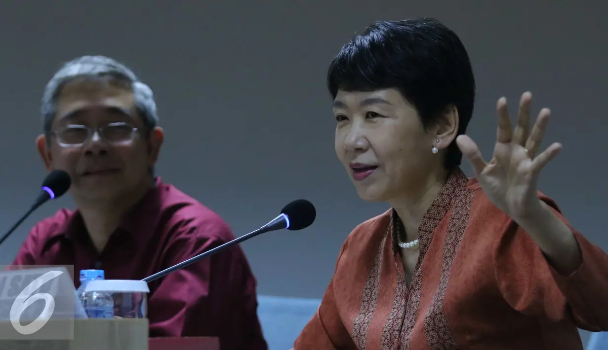 Executive President Jetro Yuri Sato (kanan) saat menghadiri Pra Rakernas Bid Perdagangan Kadin Indonesia di Jakarta, Jumat (22/7). Rapat kerja membahas peningkatan ekspor Indonesia sebesar 500 persen. (Liputan6.com/Angga Yuniar)