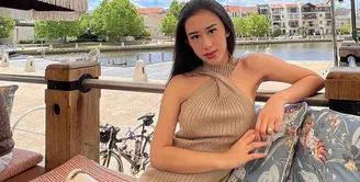 Kusuma Puteri Cucu Mooryati Soedibyo saat Membawa Tas Branded. [@kusumaputeri]