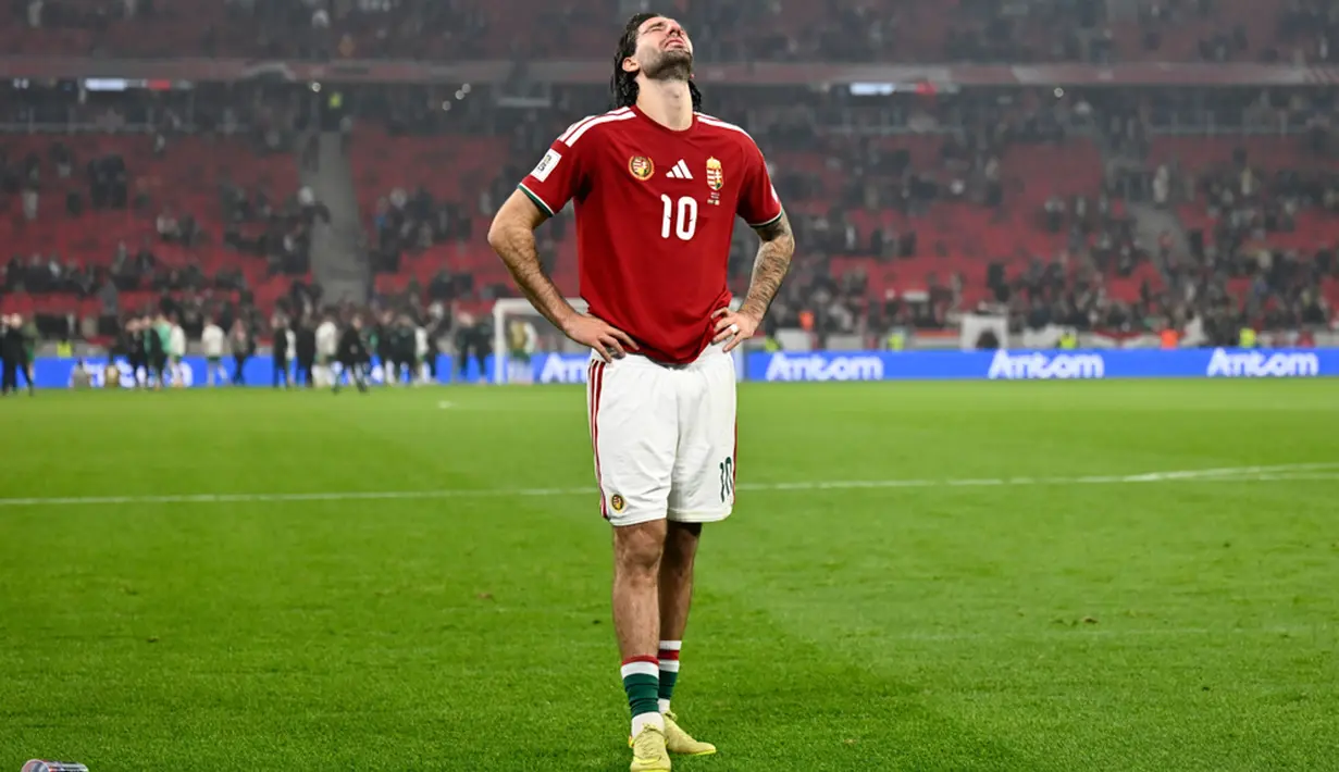 Dominik Szoboszlai awalnya meledek lawan dengan melakukan gestur menangis saat Hungaria unggul 2-1 atas Irlandia di Kualifikasi Piala Dunia. (AP Photo/Denes Erdos)