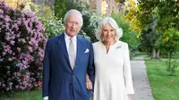 Intip pose Raja Charles III dan Ratu Camilla rayakan ulang tahun pernikahan yang ke-20 (@theroyalfamily)