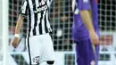 Gelandang Juventus, Roberto Pereyra (kiri) merayakan selebrasi usai mencetak gol pada leg kedua Semifinal Coppa Italia di stadion Artemio Franchi, Italia, Rabu (8/4/2015). Juventus menang 3-0 atas Fiorentina. (AFP PHOTO/Filippo Monteforte)