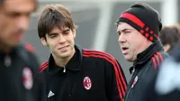 Kaka berkembang menjadi salah satu pemain terbaik dunia di bawah asuhan Carlo Ancelotti. Sang maestro Brasil juga berhasil memenangkan Ballon d'Or 2007 usai membawa AC Milan meraih gelar Liga Champions. Ia membuat 270 penampilan untuk Ancelotti di AC Milan dan Real Madrid. (AFP/Toshifumi Kitamura)