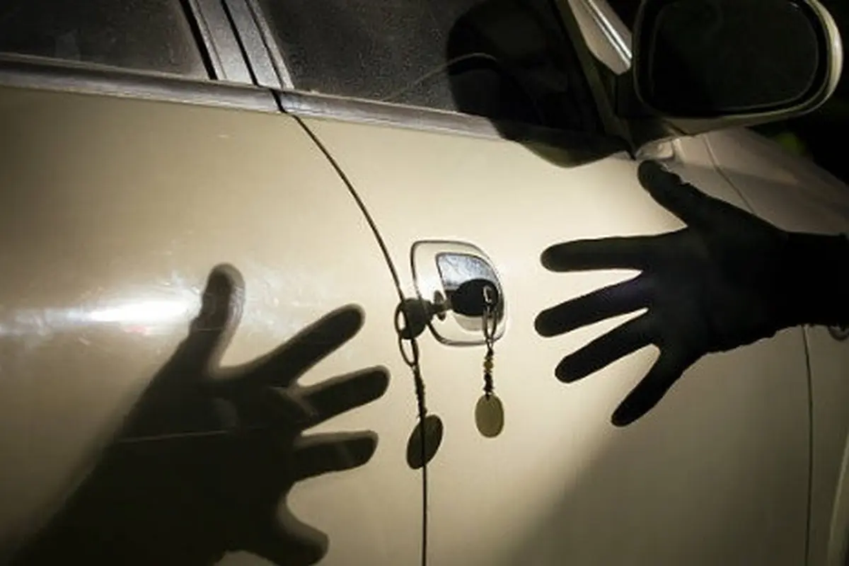 ilustrasi pencuri mobil.