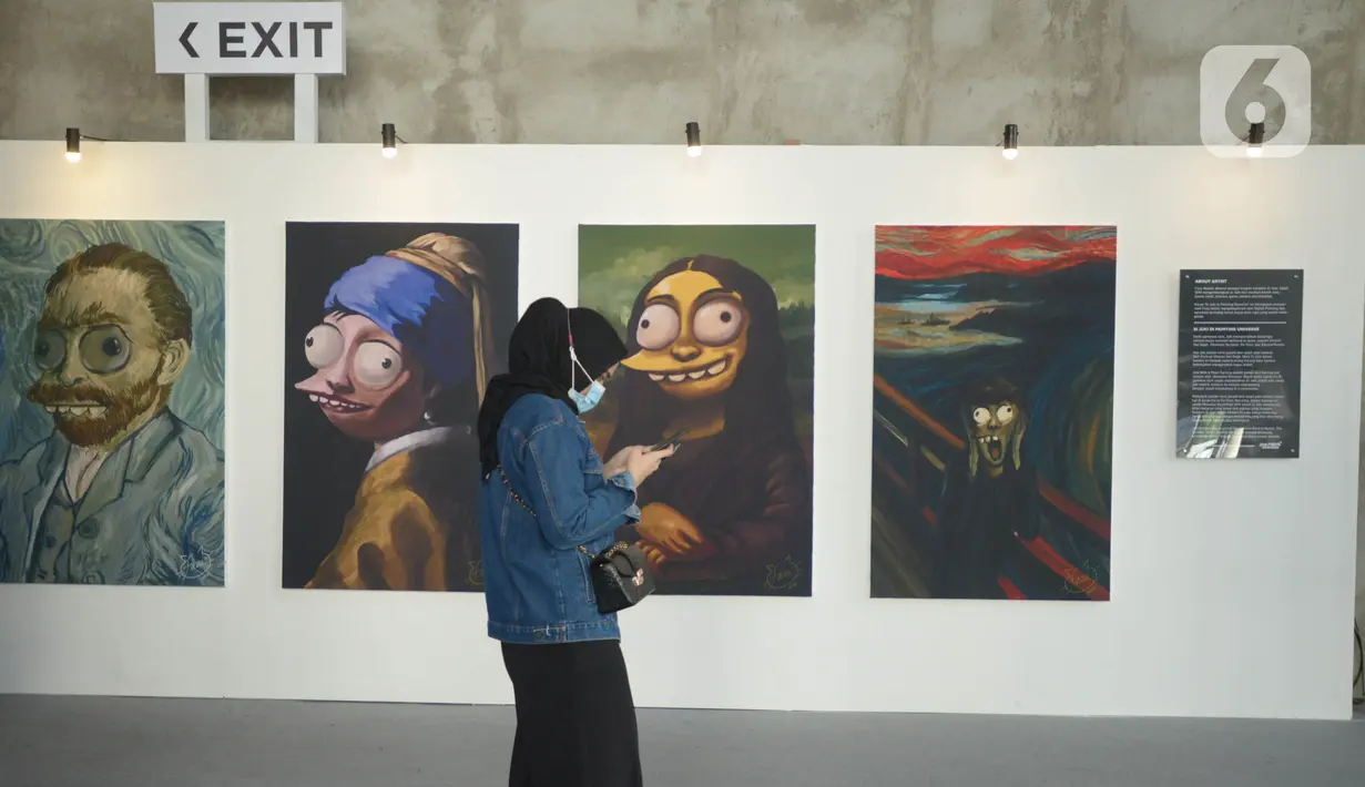 Pengunjung mengunjungi pameran karakter Juki  di Sarinah Jakarta Jumat (10/6/2022). Pameran digital painting bertajuk "Si Juki In  Painting Universe" merupakan eksperimen Faza dalam mengeksplorasi seni Digital Painting dan apresiasi terhadap karya-karya seni rupa yang melegenda. (merdeka.com/Imam Buhori)