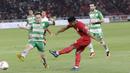 Penyerang Persija Jakarta, Heri Susanto, melepaskan tendangan saat melawan Geylang International FC pada laga uji coba di SUGBK, Jakarta, Minggu, (23/2/2020). Persija menang dengan skor 3-1. (Bola.com/M Iqbal Ichsan)
